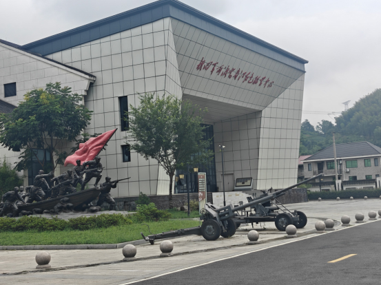 深化国防与爱国主义实践育人 培育新时代强国少年 刘雨龙一行到杭州战狼特训营调研